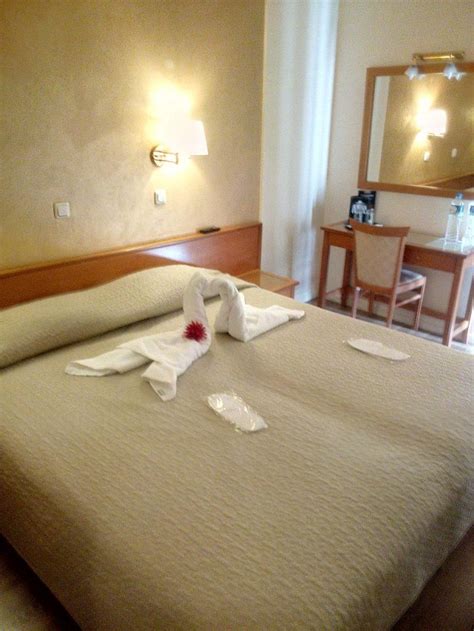 dionysos hotel larisa.